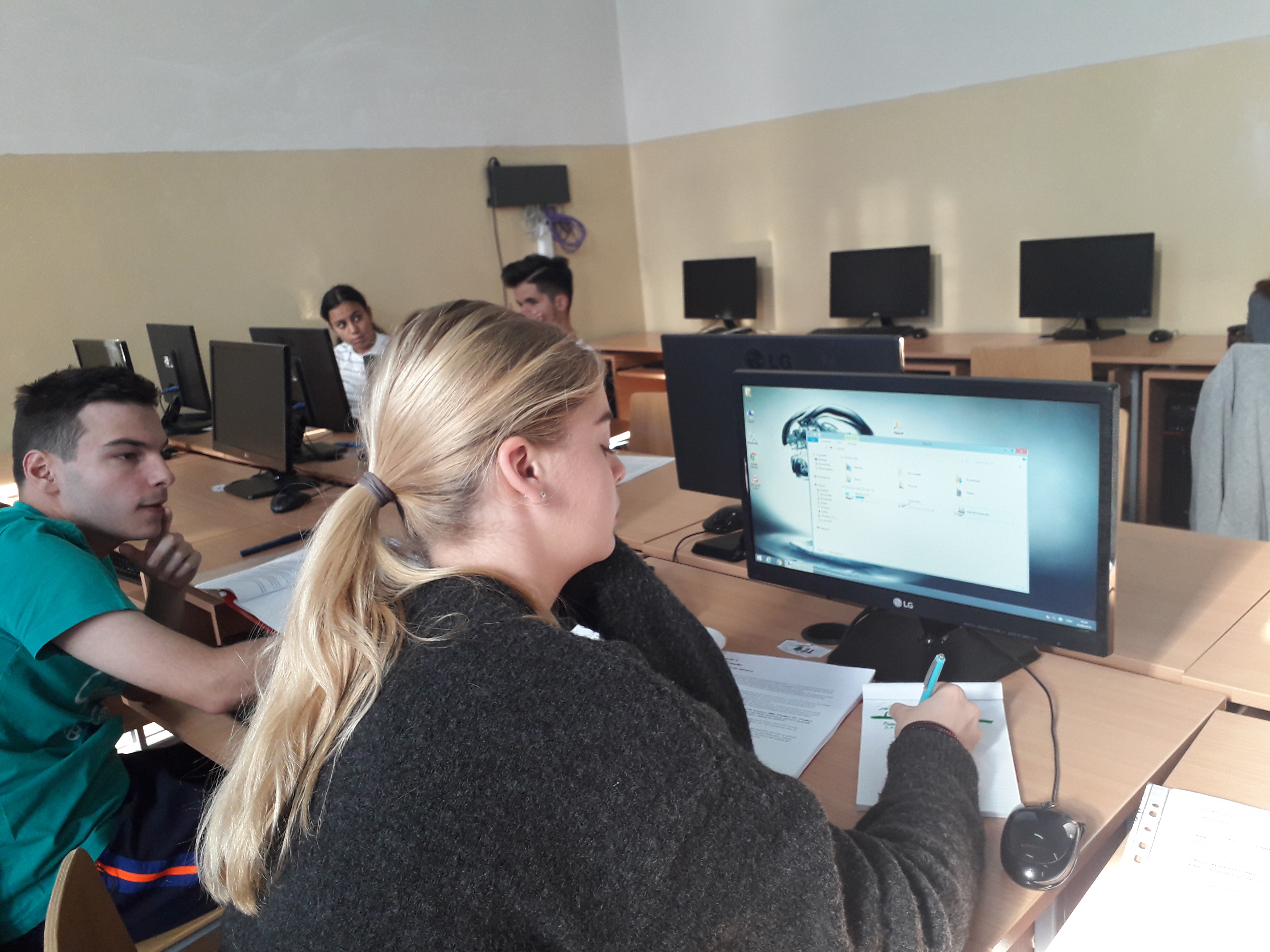 EDUCAT – Educatie financiara, antreprenoriat si abilitati de utilizare a tehnologiei pentru tineri dezavantajaţi din Dambovita-Bucuresti-Ilfov
