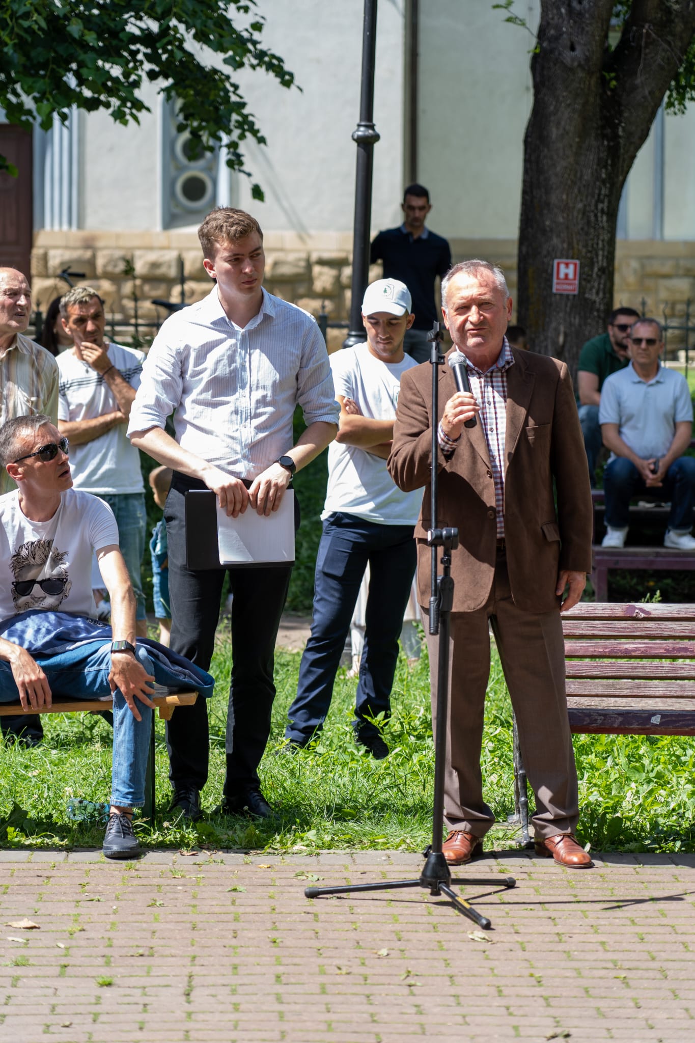 Candidații față în față cu cetățenii - un exercițiu democratic în jud. Suceava