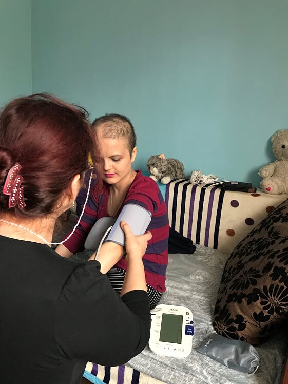 Tratamente la domiciliul copiilor cu boli cronice grave din Dobrogea - Circuitul increderii si sperantei