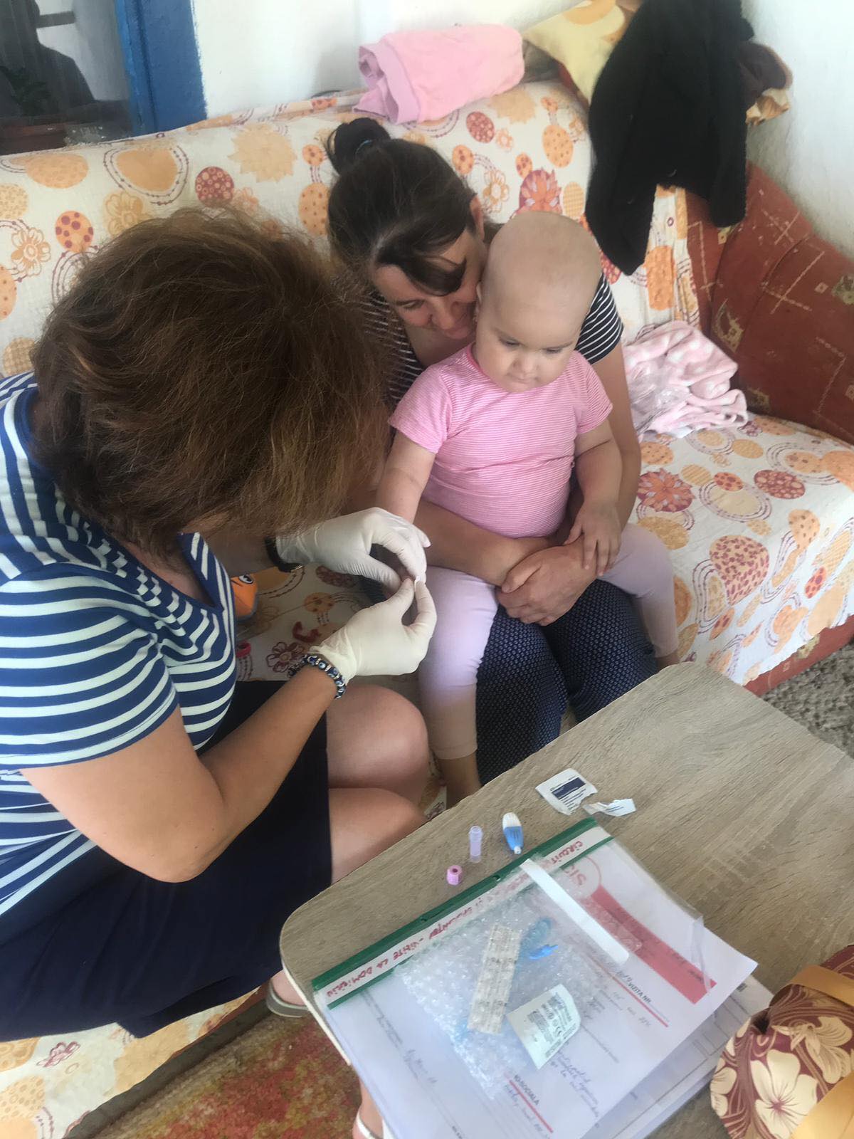 Tratamente la domiciliul copiilor cu boli cronice grave din Dobrogea - Circuitul increderii si sperantei