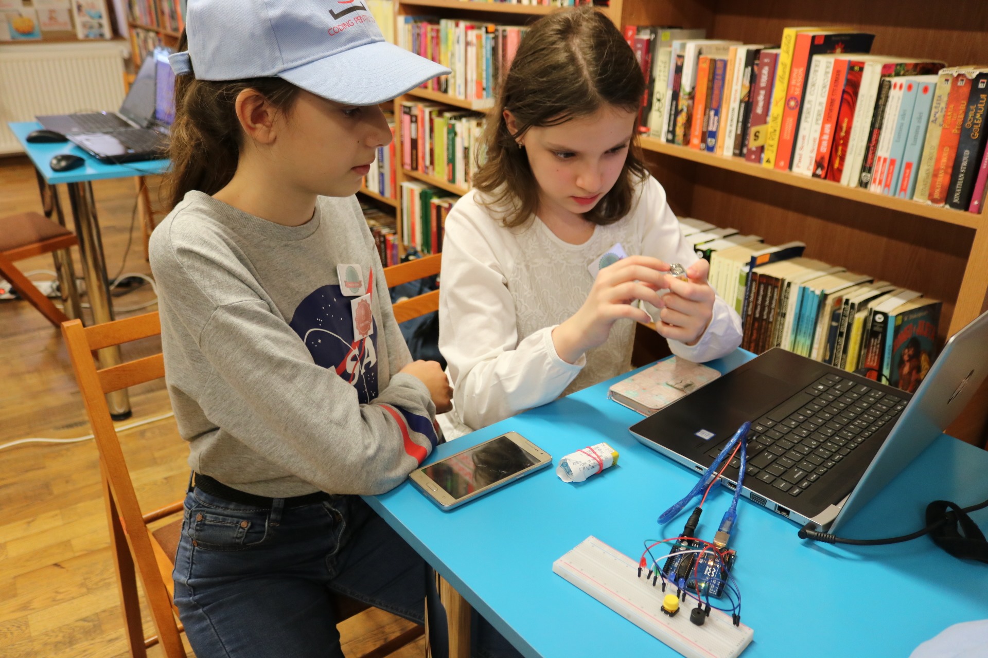 CODE Kids - Copiii fac coding în bibliotecile publice