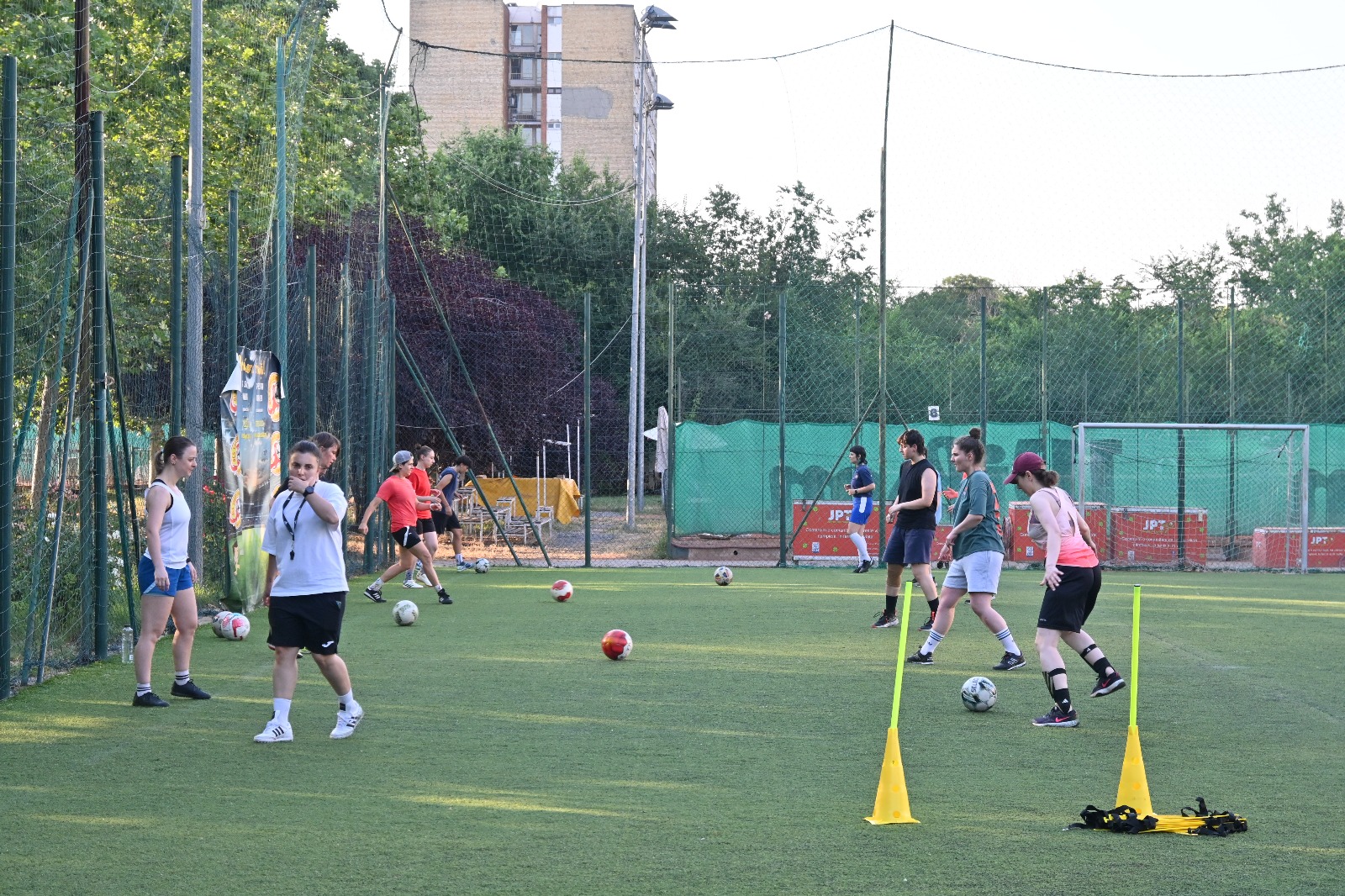 Fotbal Feminin Ocazional