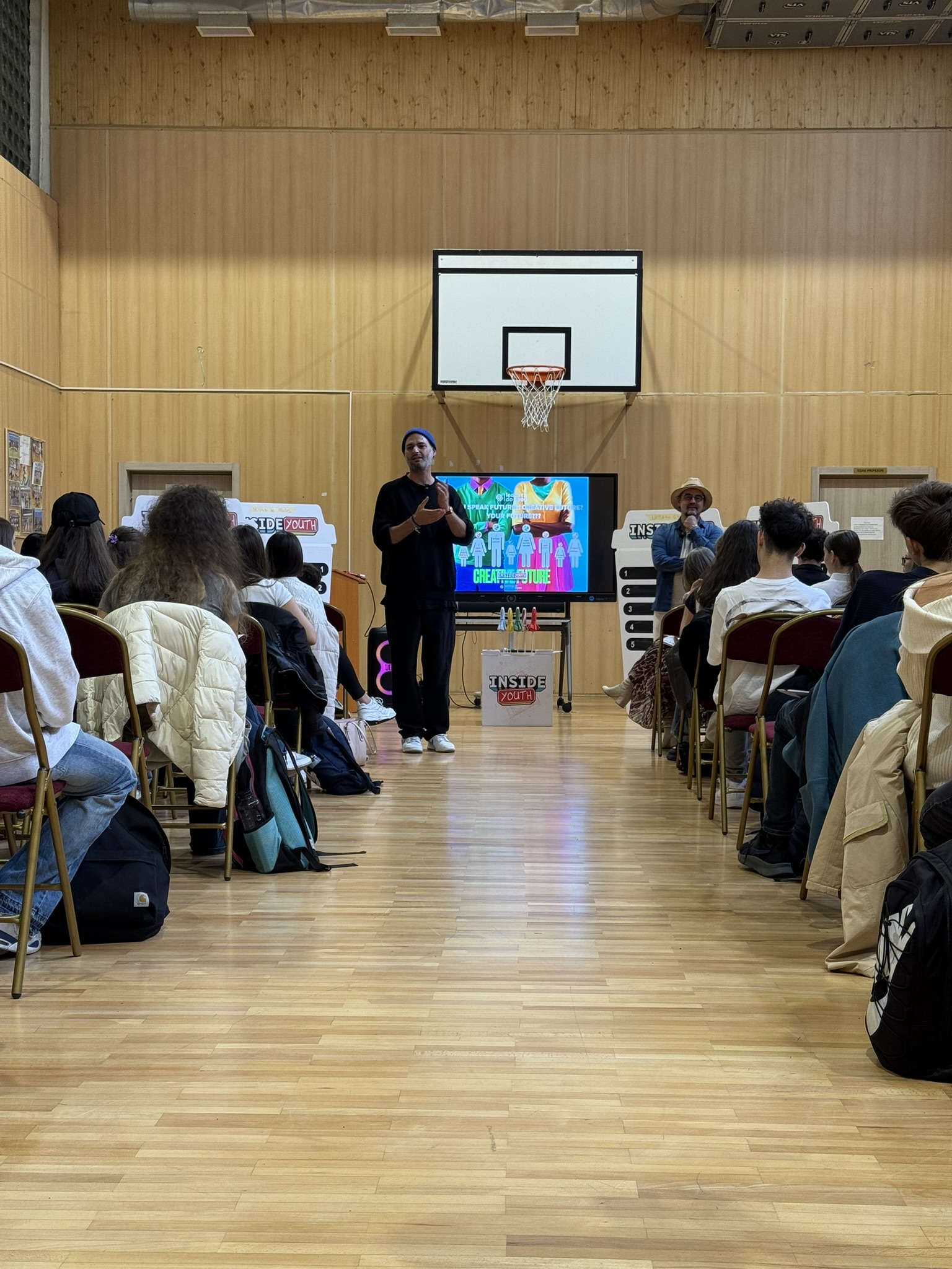 Inside for YOUTH. Pentru un viitor creativ.