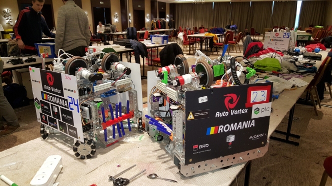 Tinerii români creatori de roboţi au înregistrat o performanţă extraordinară la FTC Russia Open 2017