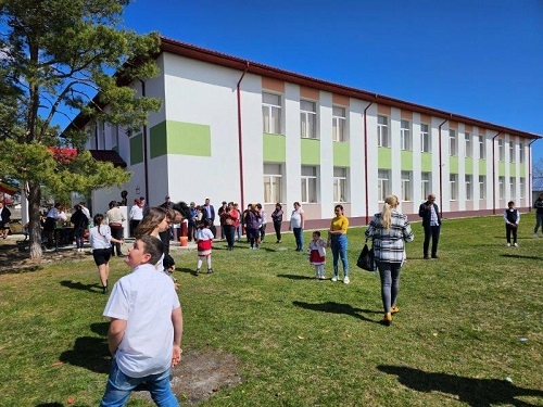 Constantin Enceanu a inaugurat Școala Gimnazială Leleasca, renovată de Asociația BookLand