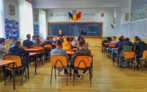 Peste 80% dintre adolescenții din 15 licee din zona Moldovei nu discută cu părinții despre sex sau contracepție