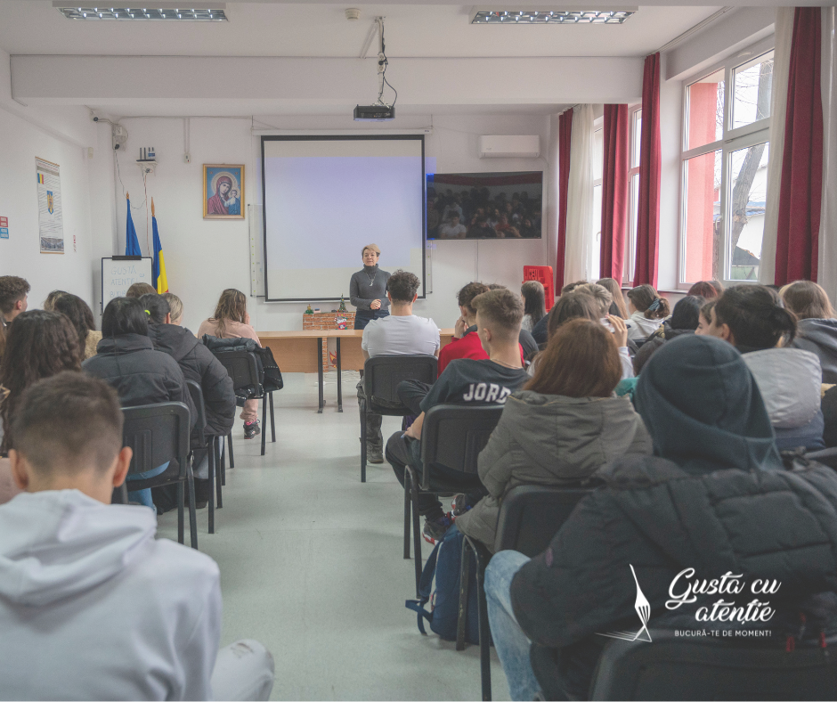 Gustă cu atenție. Bucură-te de moment.