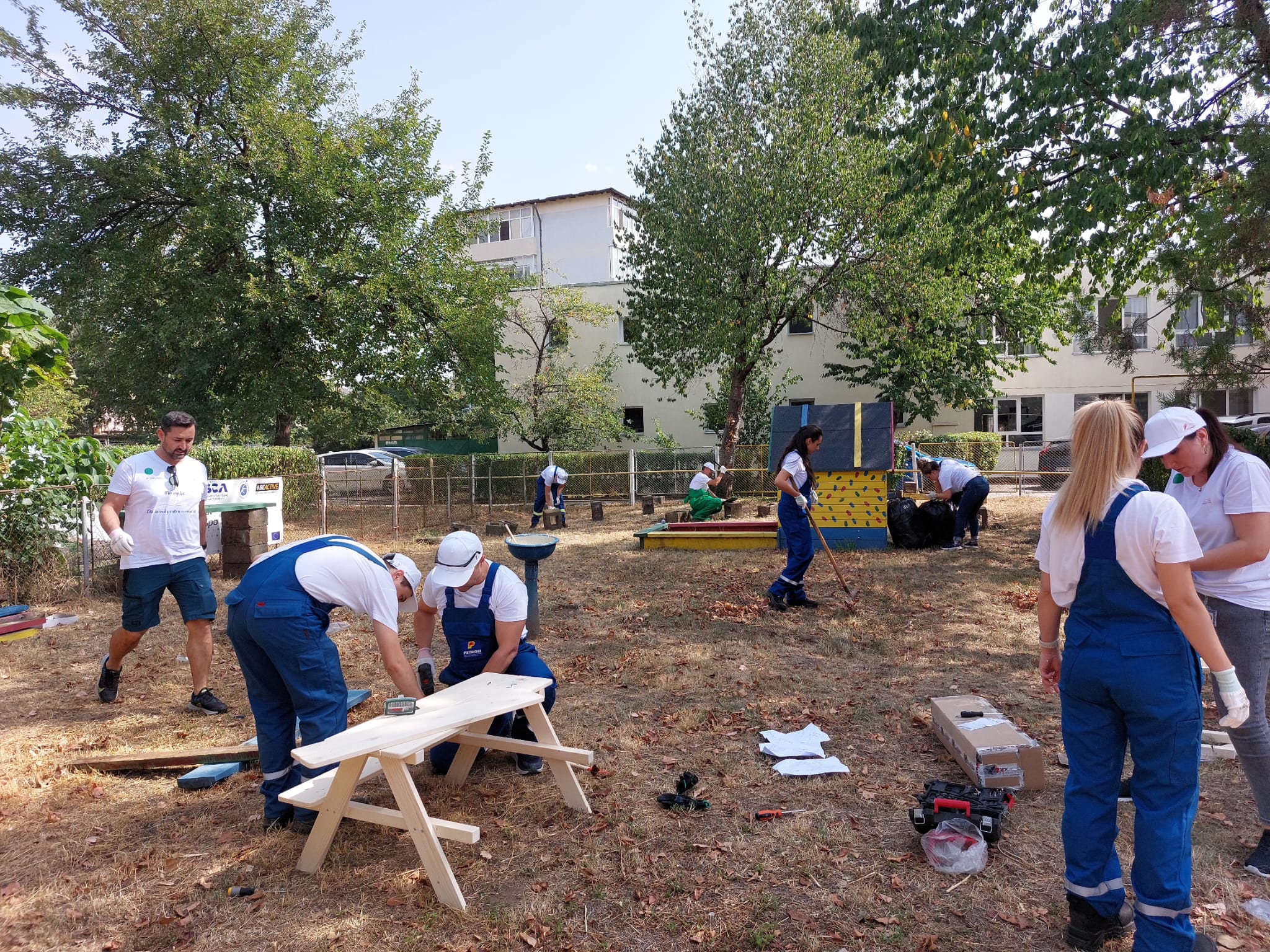 Amenajare spatii școlare in comunitatea prahoveană