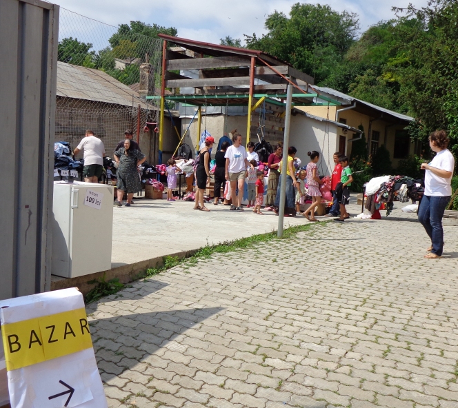 Dupa Bazarul Caritabil al Fundatiei Cuvantul Intrupat doi copii au bilet de tabara