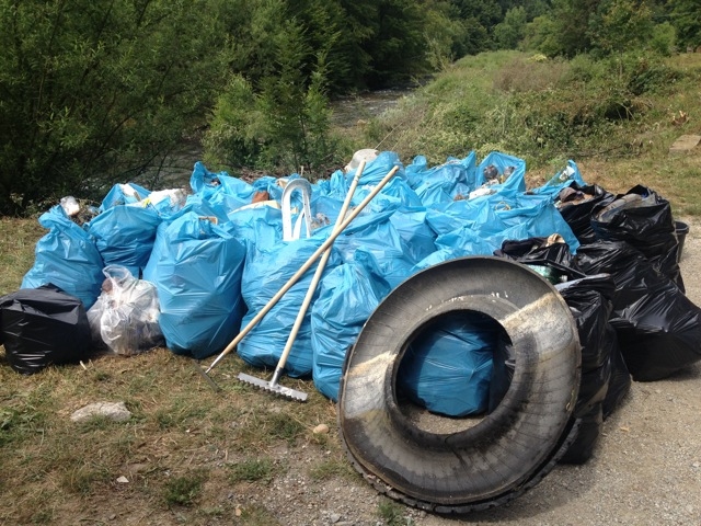 Un colt de rai pe Valea Iadului. Prima ecologizare in cadrul proiectului Omul REinverzeste locul