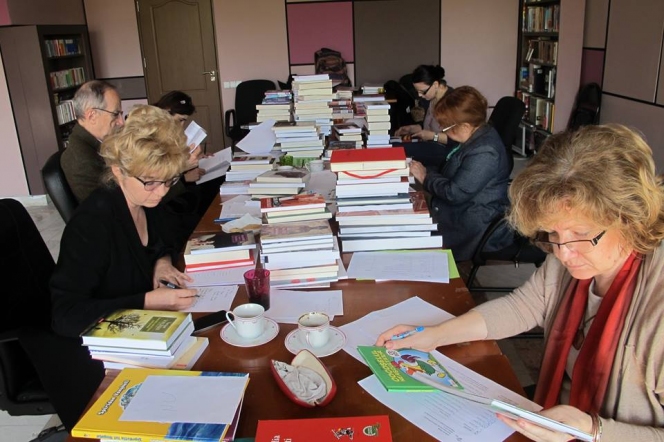 Peste 120 de institutii si peste 700 de proiecte inscrise la cea de a III-a editie a Galei Industriei de Carte din Romania BUN DE TIPAR