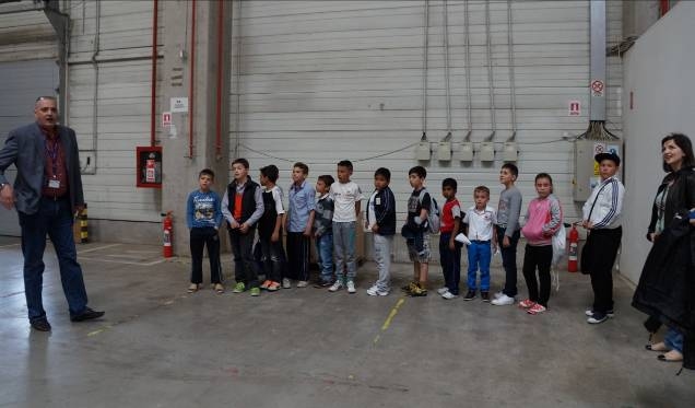 DB Schenker sustine 40 de elevi din familii defavorizate din Bucuresti sa se integreze social si scolar prin sport si sa intalneasca modele profesionale