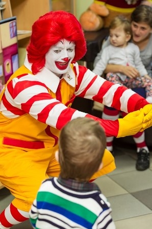 McDonald’s si Fundatia pentru Copii Ronald McDonald celebreaza 40 de ani de sprijin acordat copiilor si familiilor din intreaga lume