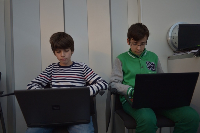 Hour of Code sustinut de Microsoft: peste 200 elevi din 5 orase din tara au codat simultan