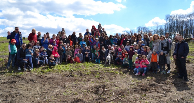 Copiii de la Acorns Nursery au participat la o actiune de plantare de copaci la Comana