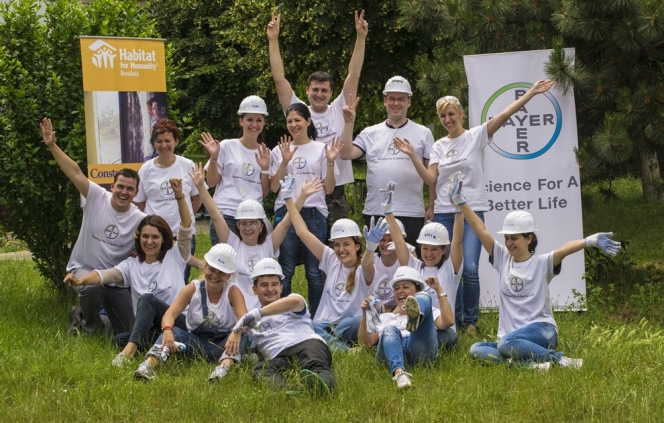 Angajatii Bayer isi unesc fortele cu Habitat for Humanity Romania pentru a le oferi copiilor din casele familiale o viata mai buna