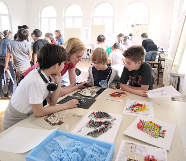 Companiile de design sustin predarea arhitecturii in scoli prin donatii la Swimathon 2015