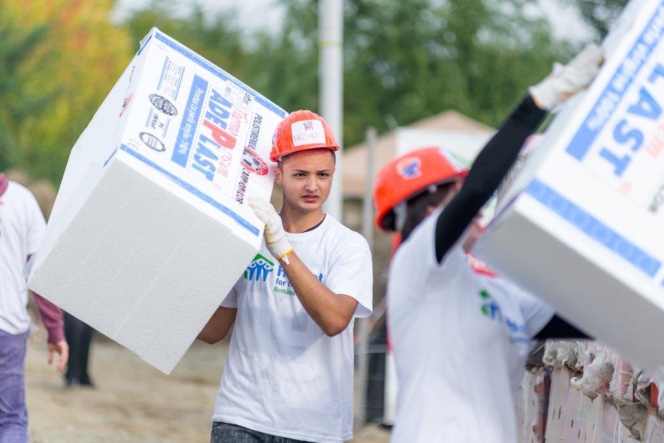 Ziua Mondiala a Locuirii, sarbatorita de Habitat for Humanity Romania prin evenimentul BIG BUILD 2015