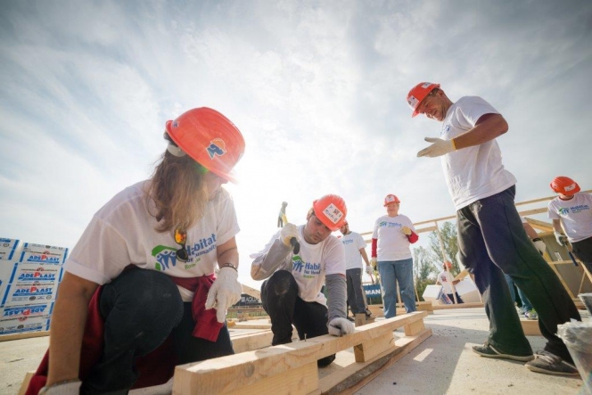 Ziua Mondiala a Locuirii, sarbatorita de Habitat for Humanity Romania prin evenimentul BIG BUILD 2015