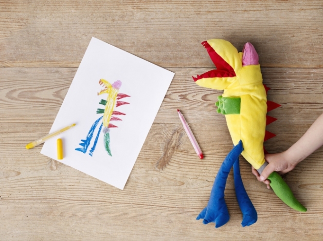 Jucariile de plus create de copii au ajuns in magazinul IKEA pentru a sustine educatia