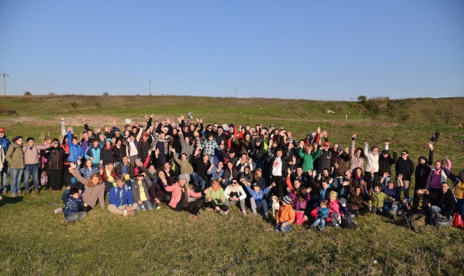 7.000 de puieti de salcam au fost plantati la Videle de voluntarii Asociatiei MaiMultVerde si companiile partenere