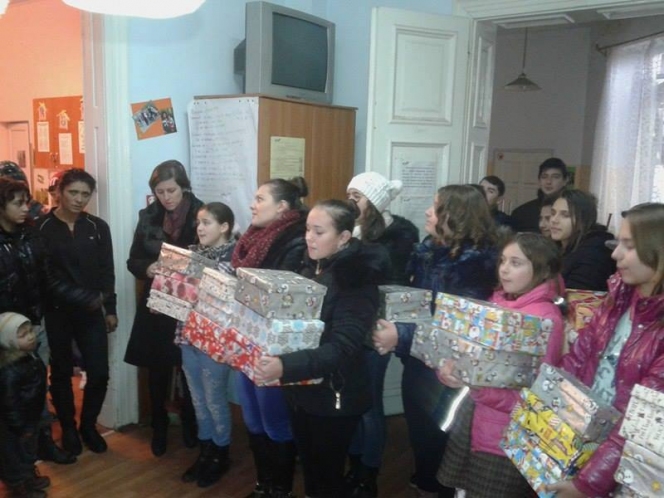 Zeci de familii au sprijinit Asociatia Stea in campania „Mos Craciun vine si la noi”