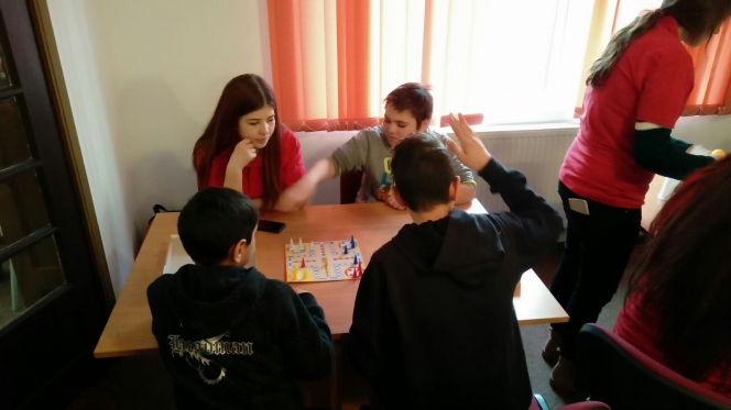 Trei centre de zi pentru copii si tinerii defavorizati din judetele Dolj, Hunedoara si Botosani