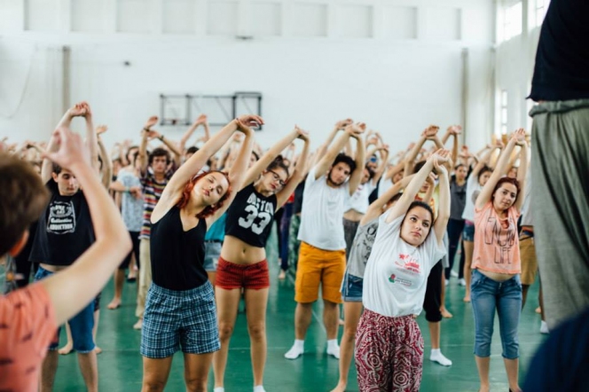 Stii o trupa de teatru de liceu? O asteptam la IDEO IDEIS