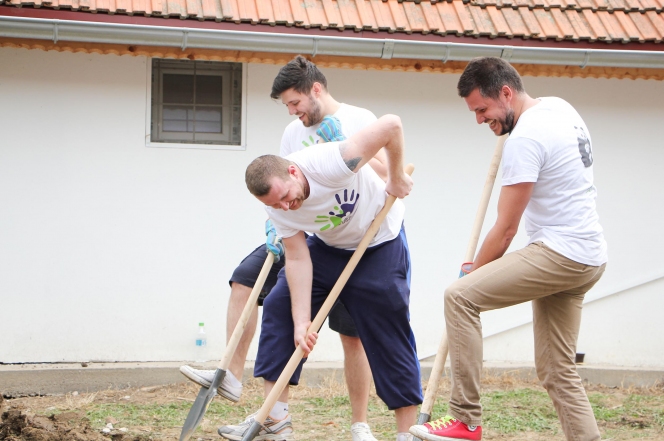 650 de voluntari au renovat Centrul socio-medical HOSPICE Casa Sperantei de la Adunatii-Copaceni