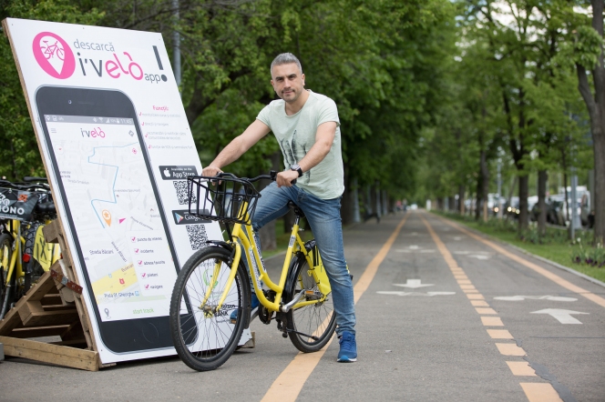 Zoli TOTH a ajutat 3 beneficiari ai Fundației Hope and Homes for Children să primească biciclete