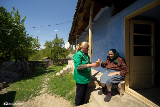 Pentru 207 vârstnici din județul Bacău, bătrânețea e mai ușoară și mai senină
