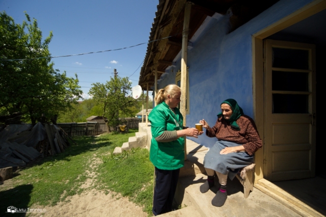 Pentru 207 vârstnici din județul Bacău, bătrânețea e mai ușoară și mai senină