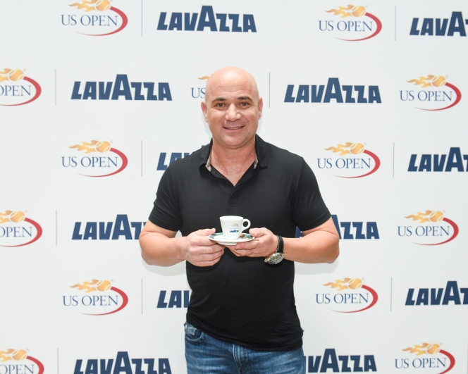 Lavazza susține, alături de Andre Agassi, educația tinerilor cu posibilități financiare limitate
