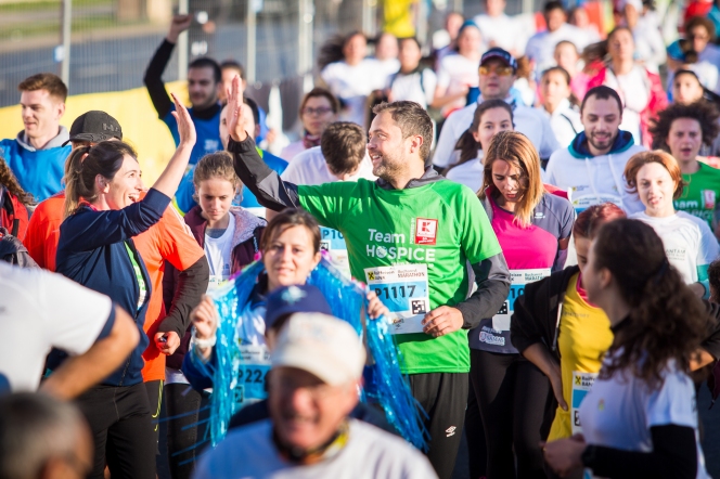 470 de alergători ai Team HOSPICE au participat la Maratonul București pentru a susține îngrijirea paliativă a pacienților cu boli incurabile