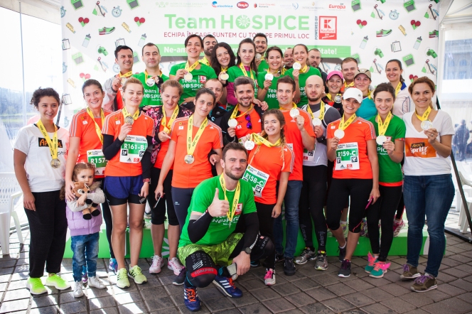 470 de alergători ai Team HOSPICE au participat la Maratonul București pentru a susține îngrijirea paliativă a pacienților cu boli incurabile