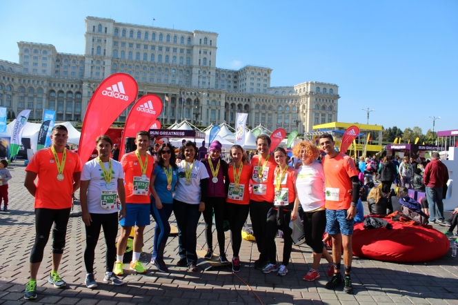 Maratonul Bucureşti, prima noastră participare Plantăm fapte bune în România a strâns la start aproape 300 de alegători