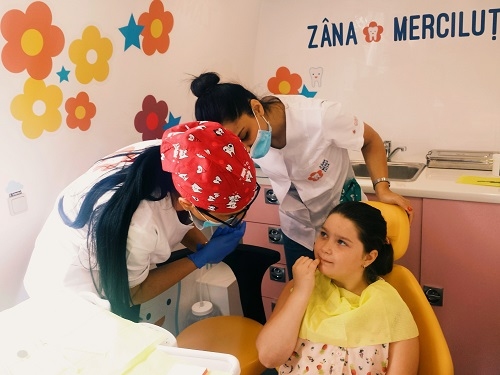 120 de copii din județul Iași au fost consultați în primul cabinet stomatologic mobil care oferă servicii gratuite