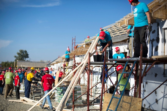 Habitat for Humanity România a construit 36 de case în 5 zile la Bacău