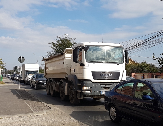 Autoritățile locale interzic protestul cetățenilor din Prelungirea Ghencea și Domnești, oamenii ies la plimbare