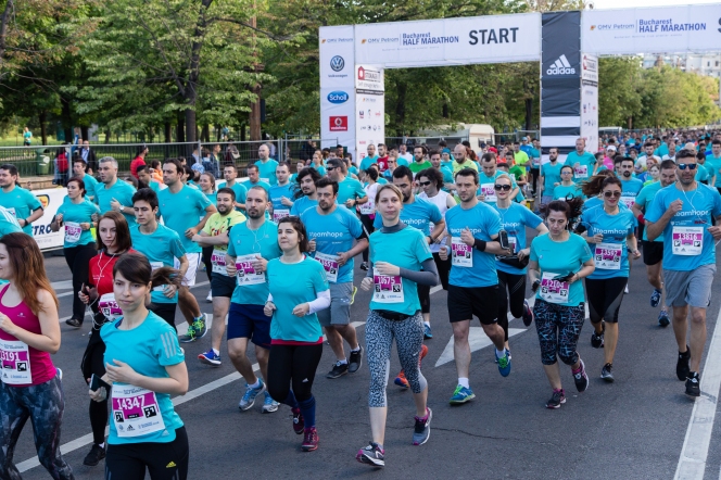 Marius Manole, Dragoș Bucurenci și Vladimir Drăghia aleargă la Maratonul București pentru a ajuta o familie să rămână împreună