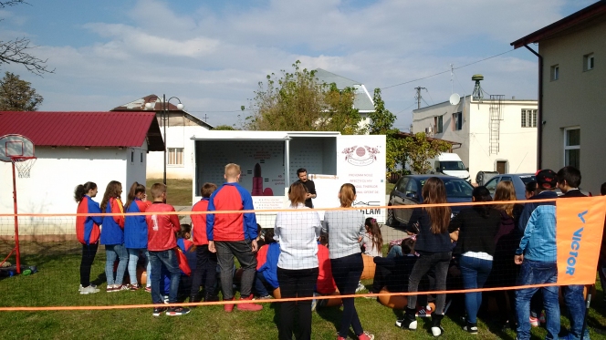 Lansarea primei caravane de prevenire HIV din România adresată tinerilor