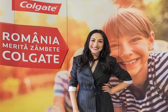 România merită zâmbete Colgate //  Colgate și Crucea Roșie oferă consultații stomatologice gratuite pentru elevi din 20 de orașe