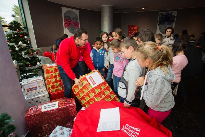 661 de copii defavorizați din regiunile de sud, nord și est ale țării vor primi cadourile pe care i le-au cerut lui Moș Crăciun