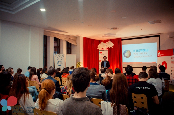 Social Impact Award caută tineri români cu idei de afaceri sociale