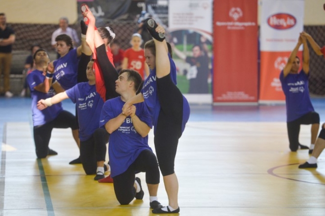 Trei campioane olimpice și campionii Special Olympics – întâlnirea titanilor pe terenul de baschet