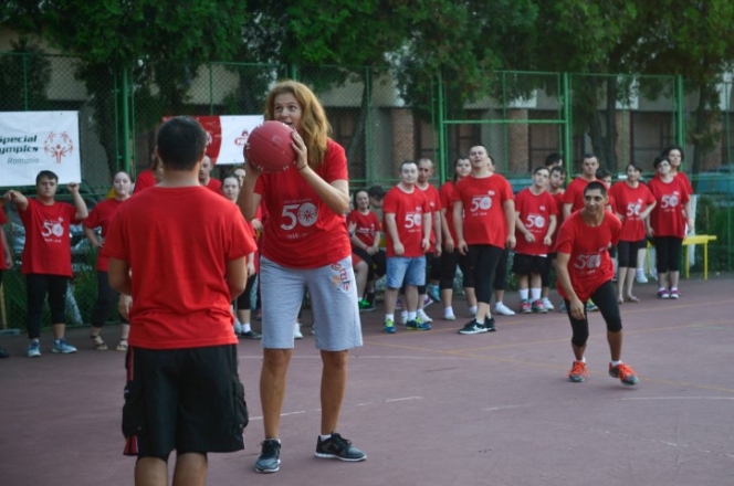 Trei campioane olimpice și campionii Special Olympics – întâlnirea titanilor pe terenul de baschet