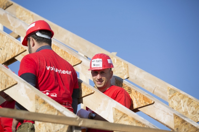 Habitat for Humanity caută 100 voluntari care vor construi 8 case în 5 zile la BIG BUILD 2018