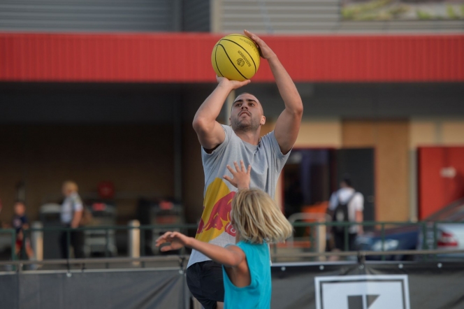 150 de copii învață baschet 3x3, noua disciplină olimpică, de la cel mai titrat jucător al lumii, Dușan Bulut