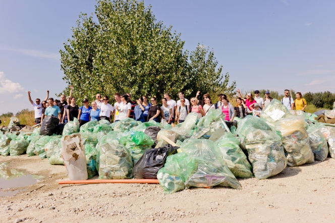 Peste 338 000 de voluntari au participat la Ziua de Curățenie Națională