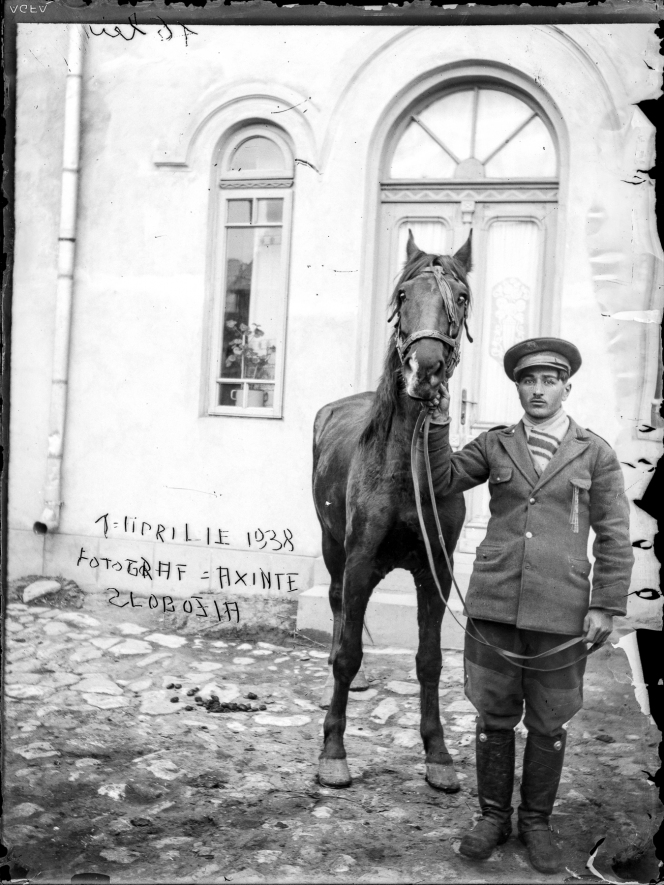 ACSINTE.100, expoziția itinerantă de fotografie, ajunge în Slobozia